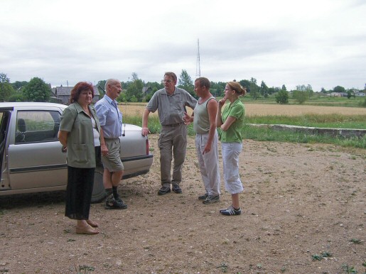 Gruppenfoto mit Eigentümer, Führerin und Maris